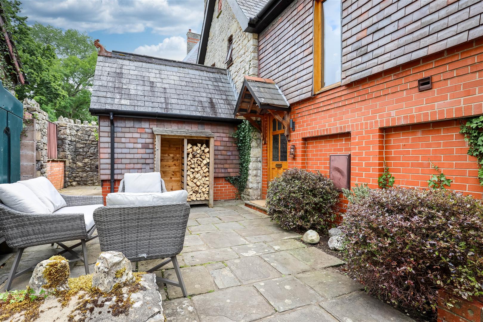 Watts & The Coach House, PeterstonSuperEly, Vale Of CF5 6LH